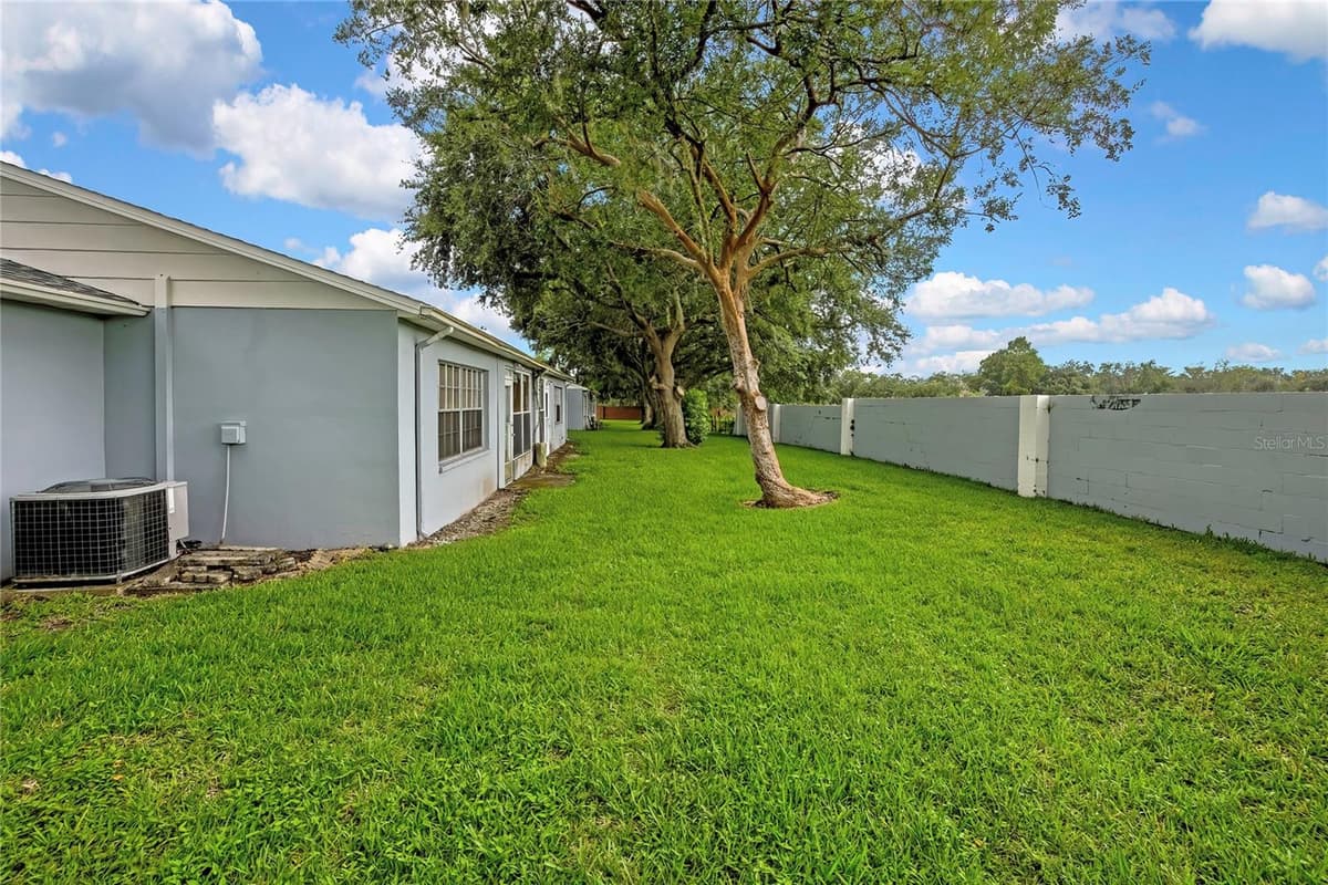 8801 MANOS CIRCLE — photo 4 of 20