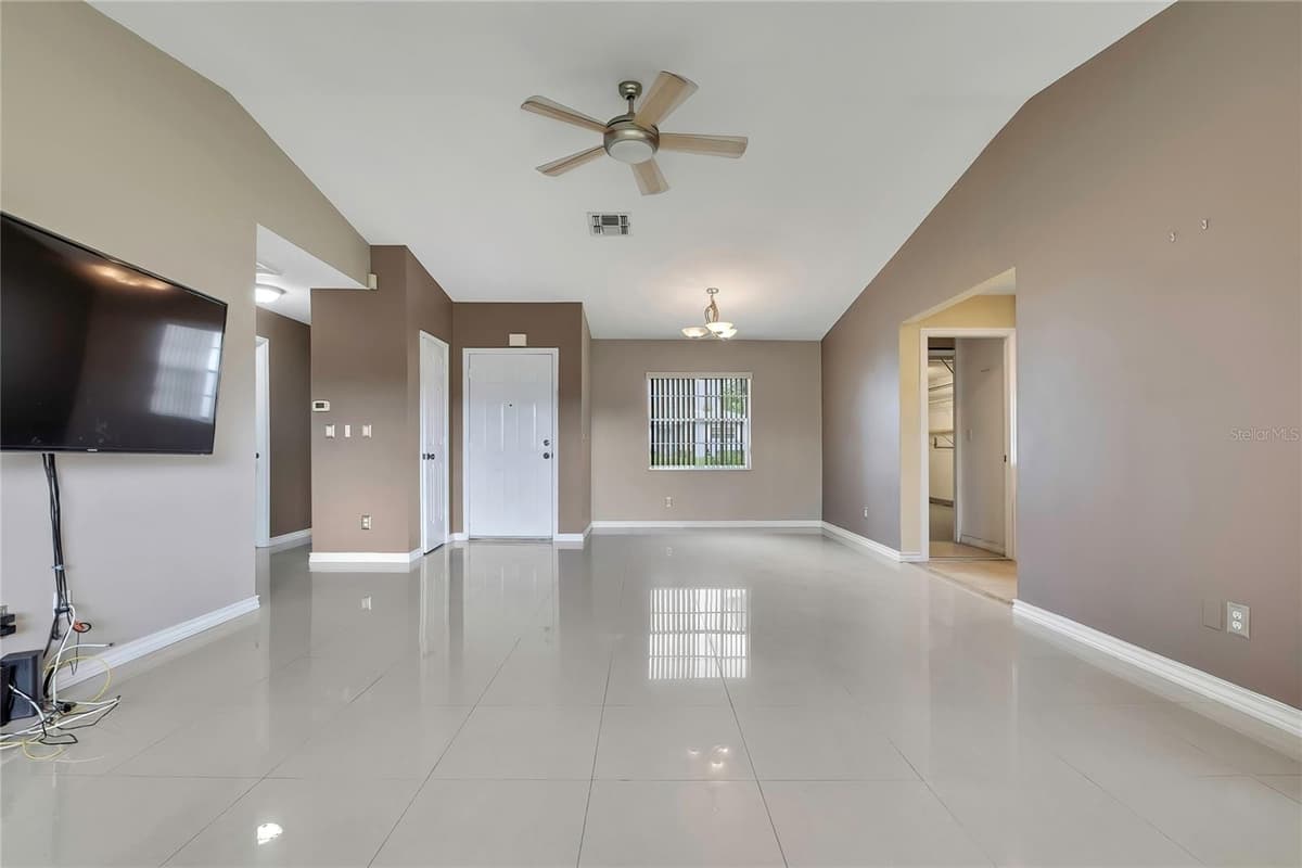 8801 MANOS CIRCLE — photo 9 of 20