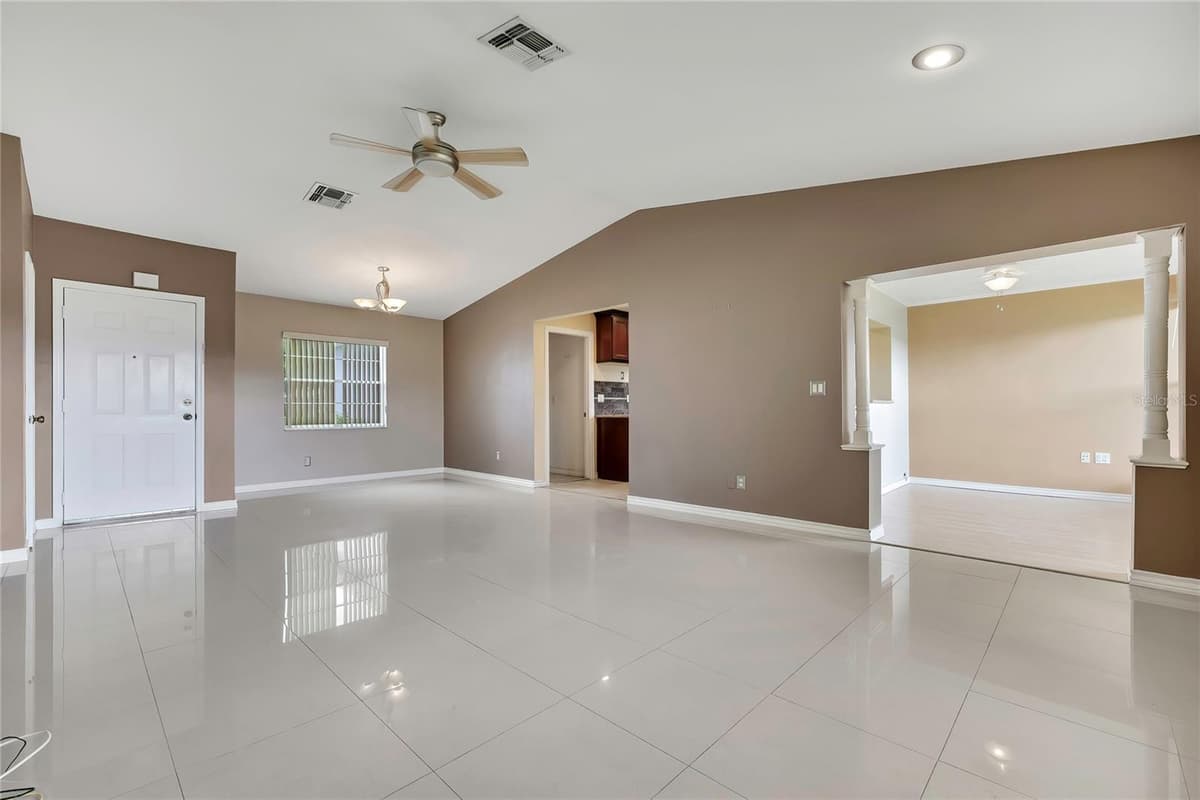 8801 MANOS CIRCLE — photo 10 of 20