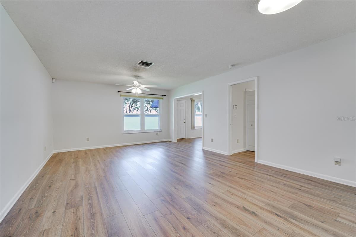 4002 87TH TERRACE — photo 9 of 49
