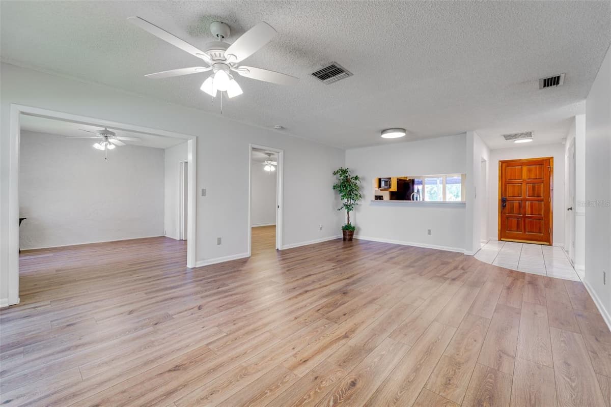 4002 87TH TERRACE — photo 6 of 49