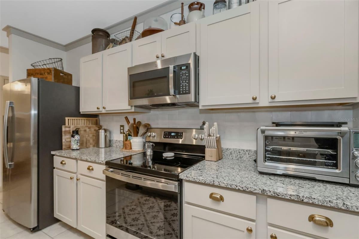 35088 JOMAR AVENUE — photo 9 of 37