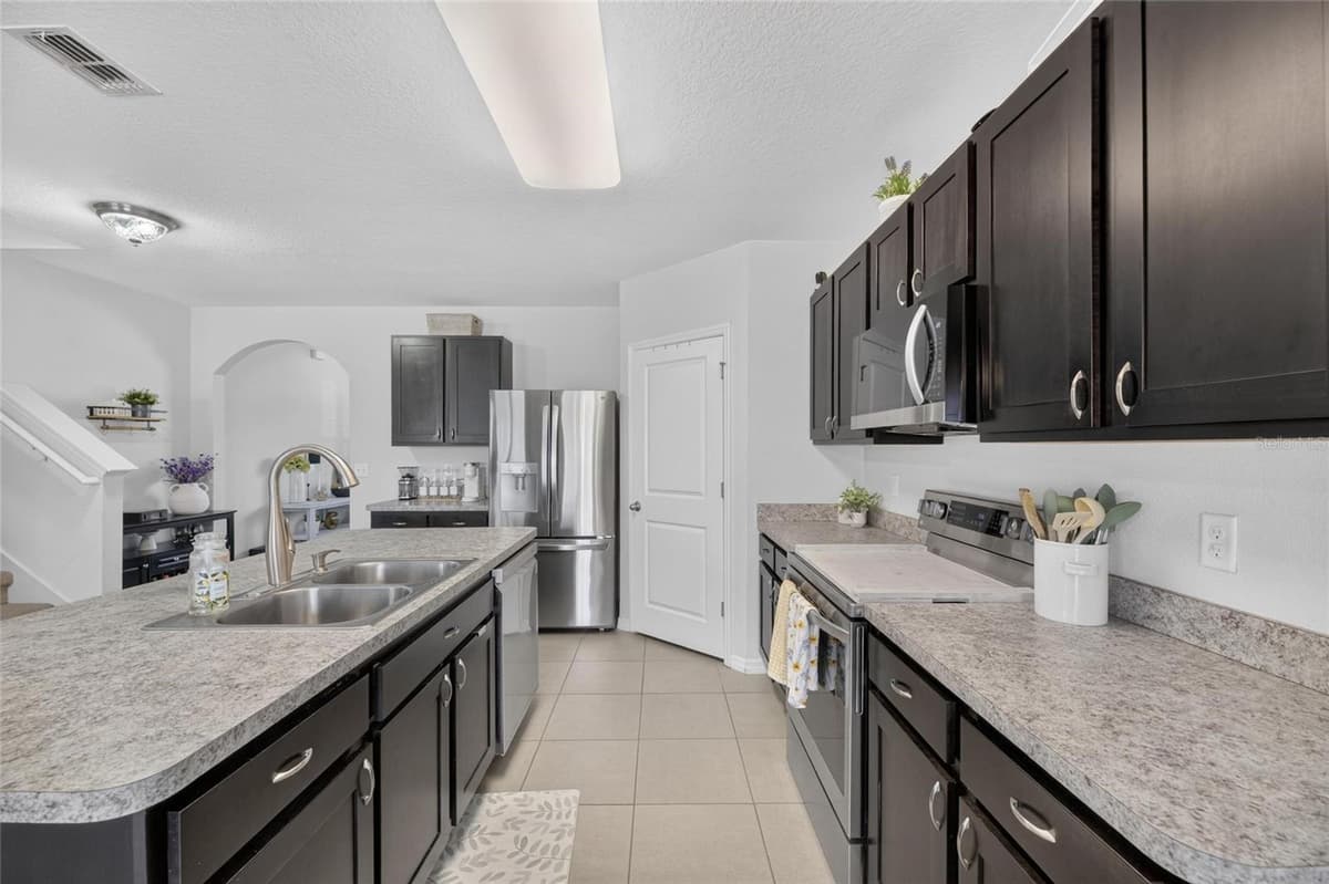 8115 HARWICH PORT LANE — photo 9 of 39