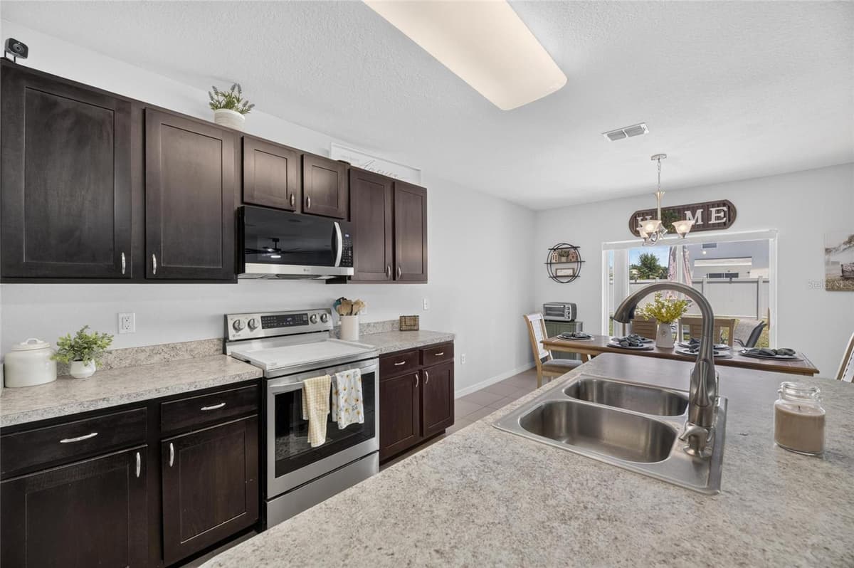 8115 HARWICH PORT LANE — photo 10 of 39