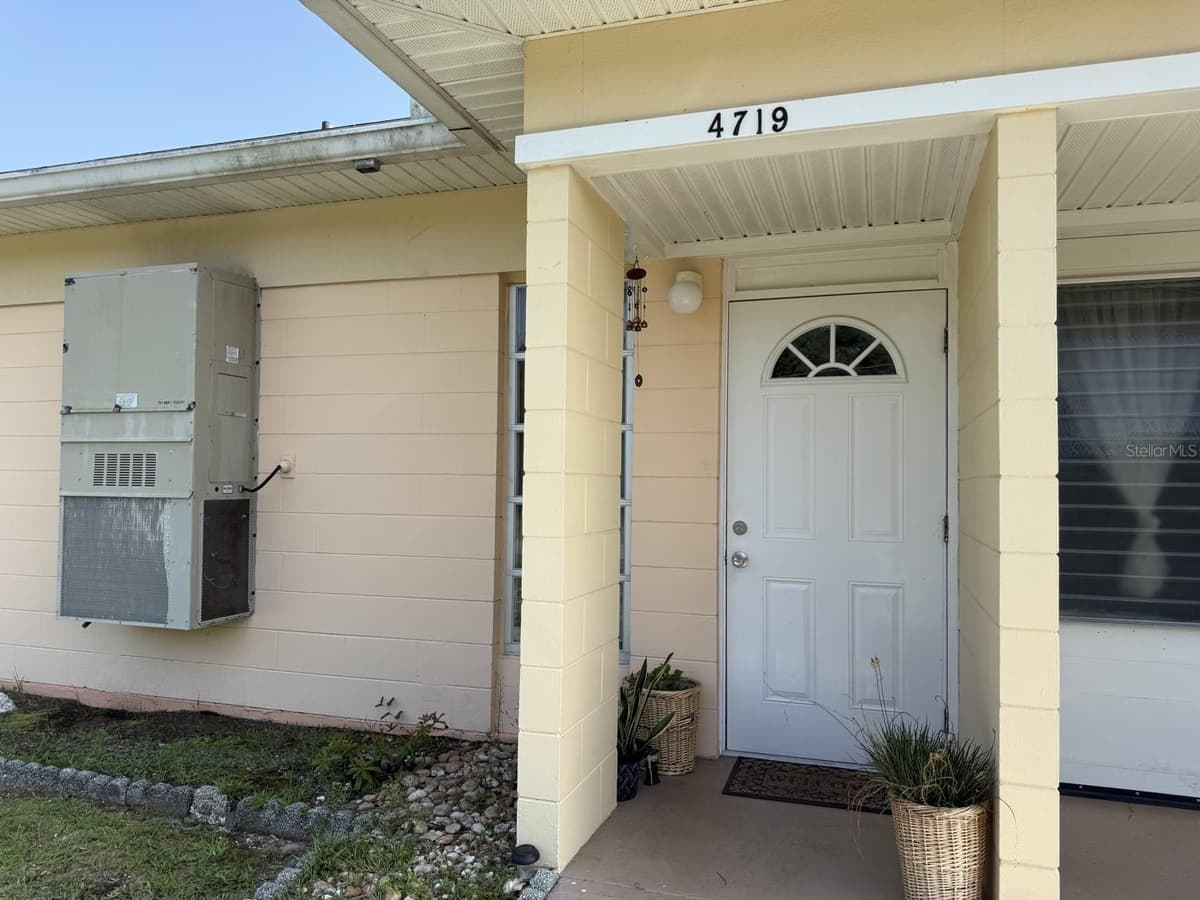 4719 CLUB CIRCLE — photo 1 of 20