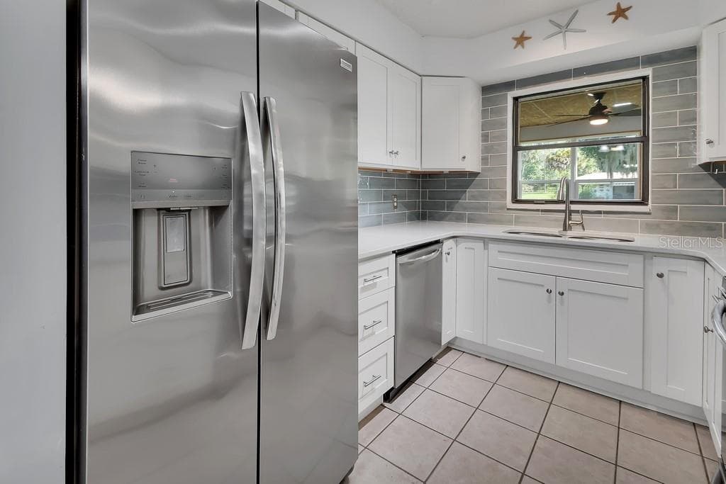 235 RETTA STREET — photo 15 of 32