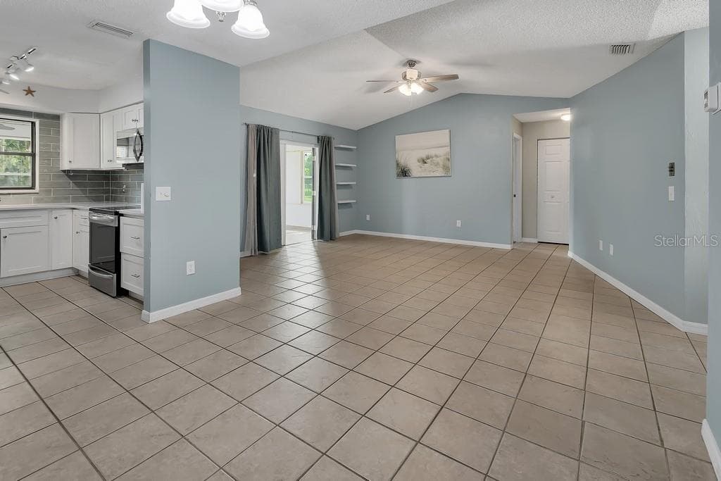 235 RETTA STREET — photo 13 of 32