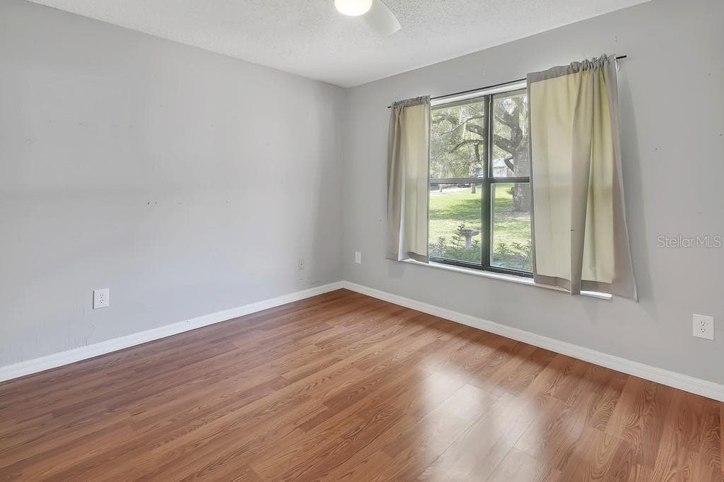 235 RETTA STREET — photo 26 of 32