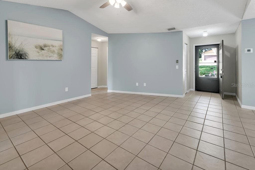 235 RETTA STREET — photo 10 of 32