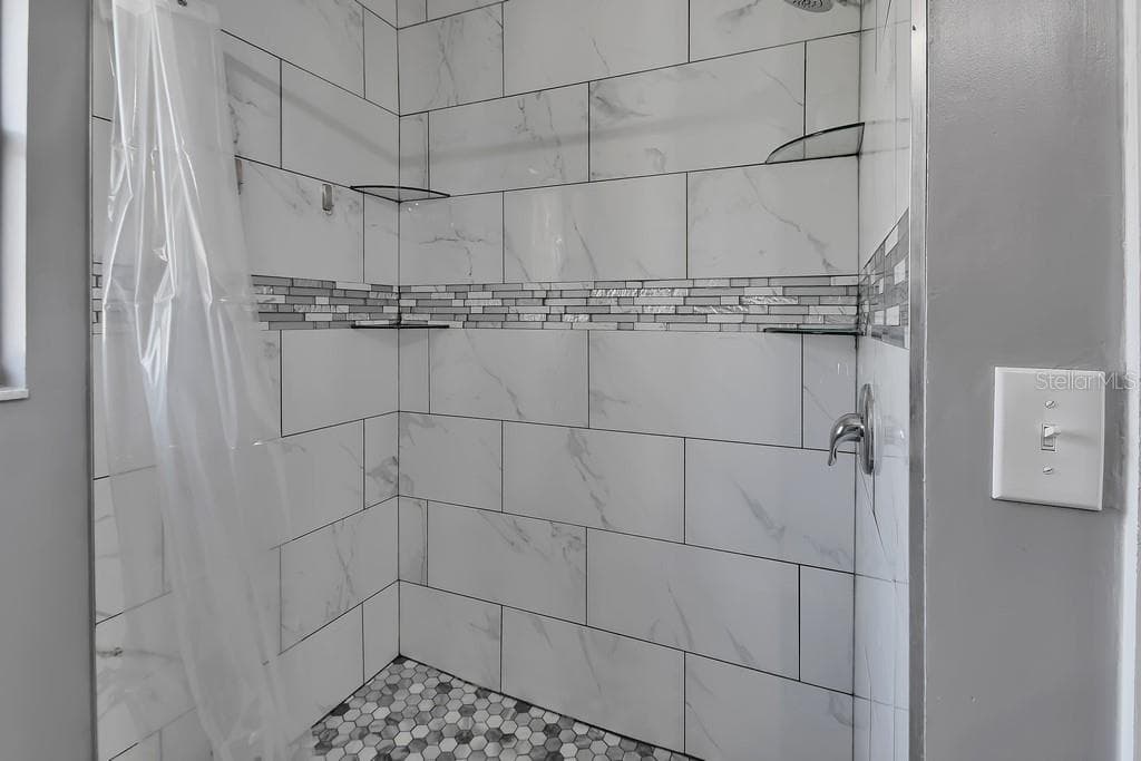 235 RETTA STREET — photo 24 of 32