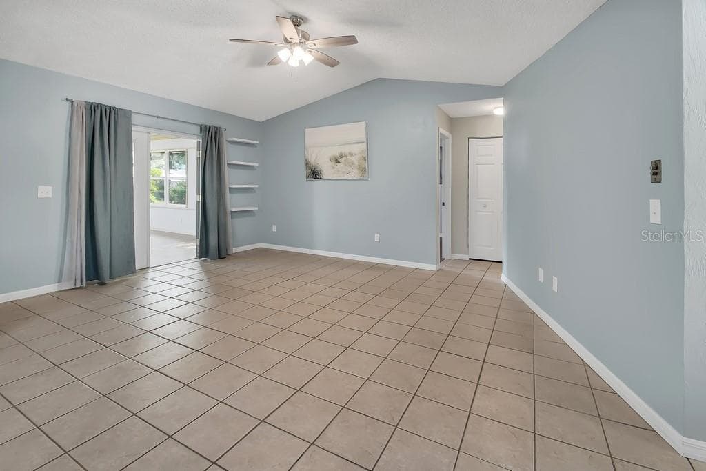 235 RETTA STREET — photo 9 of 32