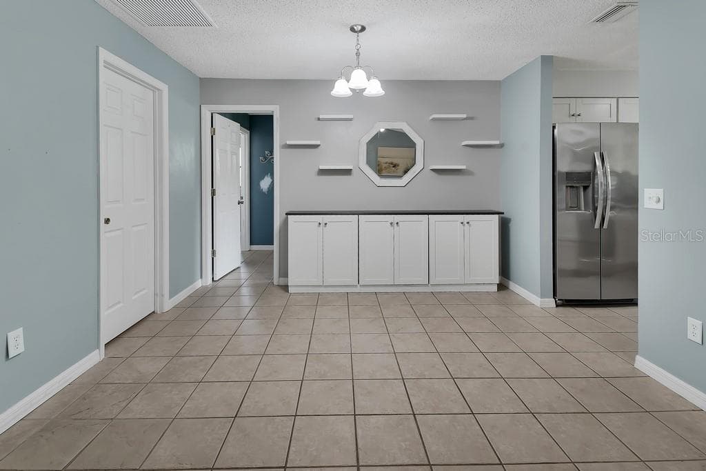 235 RETTA STREET — photo 12 of 32
