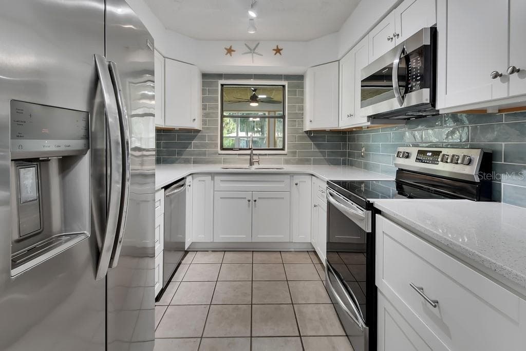 235 RETTA STREET — photo 14 of 32
