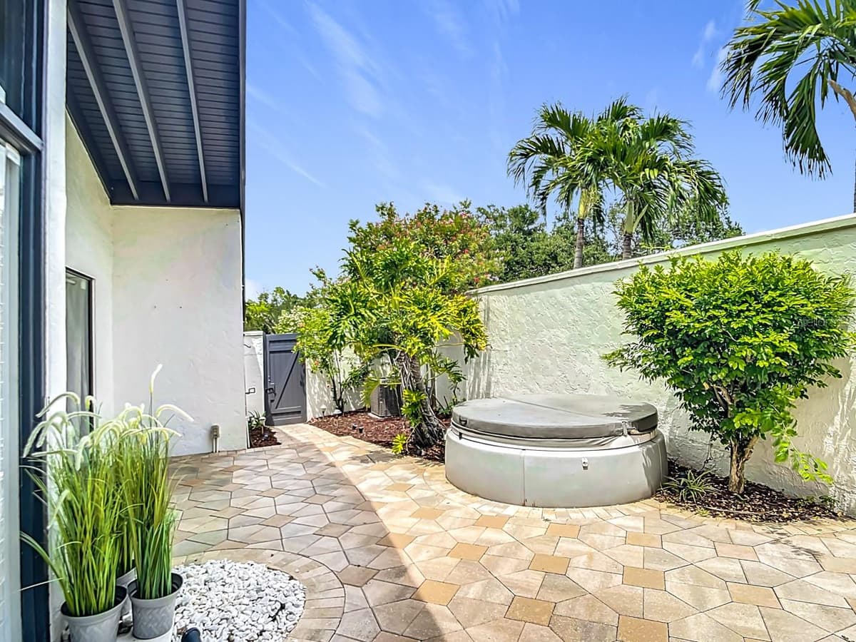 780 SARABAY ROAD — photo 8 of 54