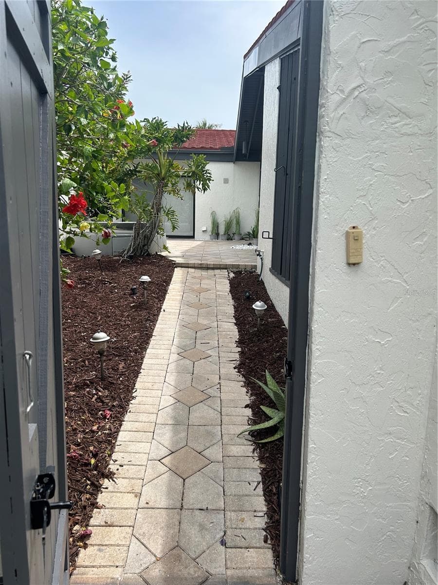 780 SARABAY ROAD — photo 5 of 54