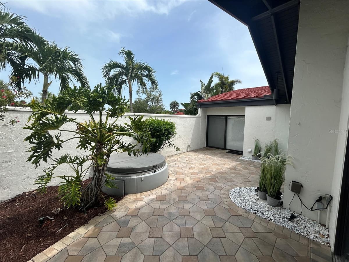 780 SARABAY ROAD — photo 6 of 54