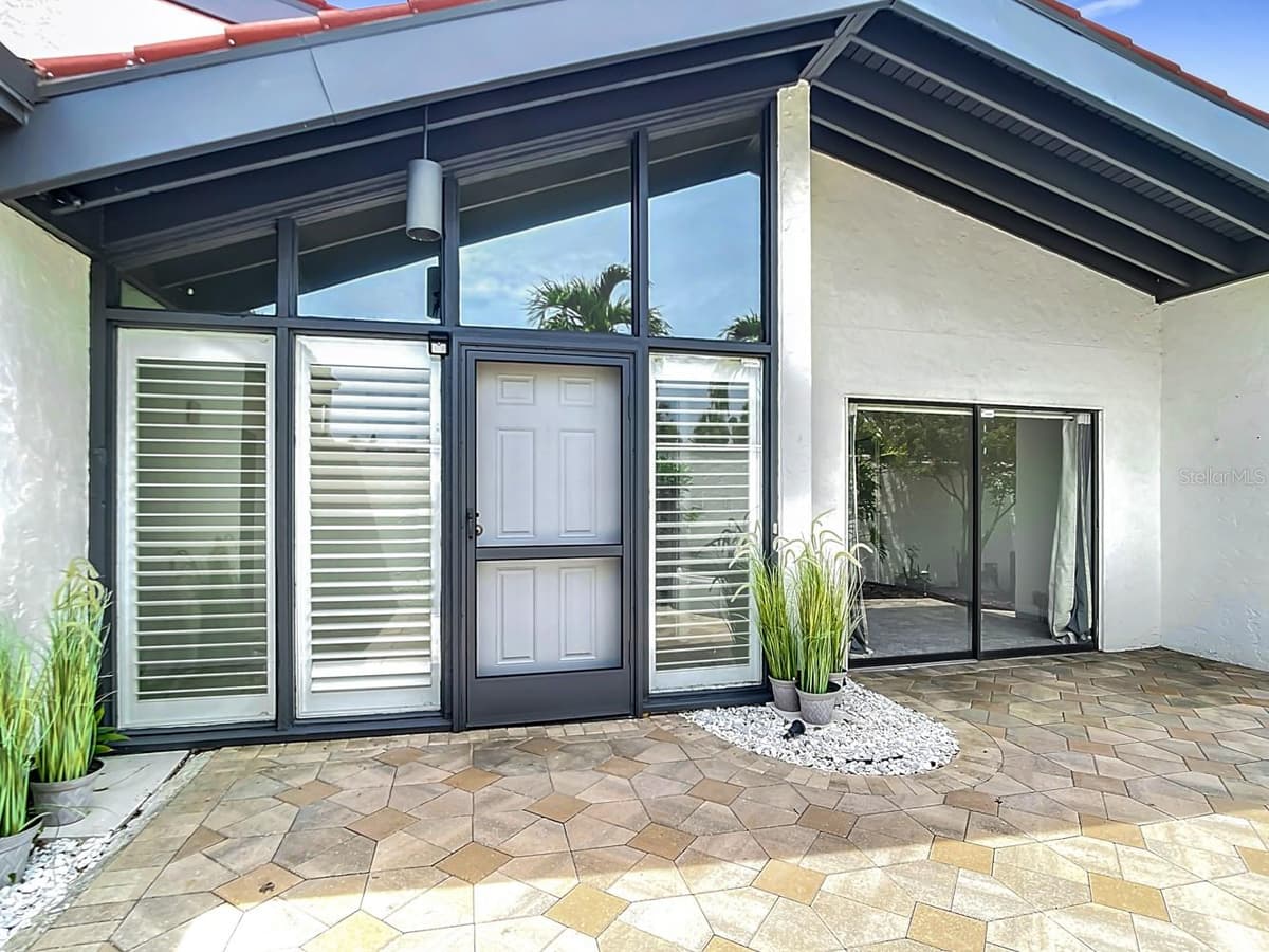 780 SARABAY ROAD — photo 7 of 54