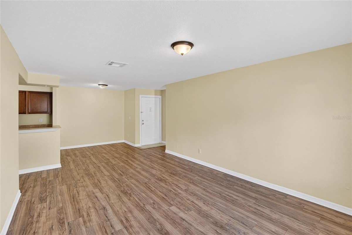 202 RED MAPLE PLACE — photo 8 of 58
