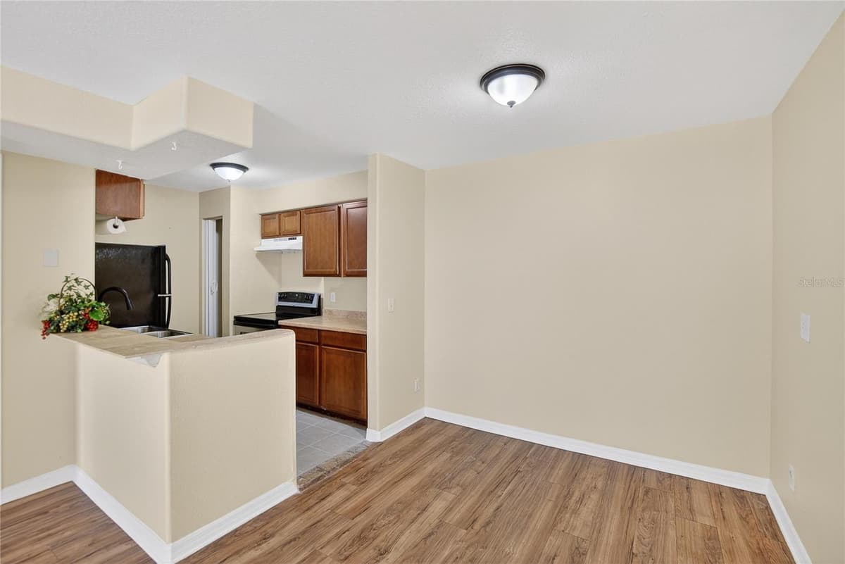202 RED MAPLE PLACE — photo 10 of 58