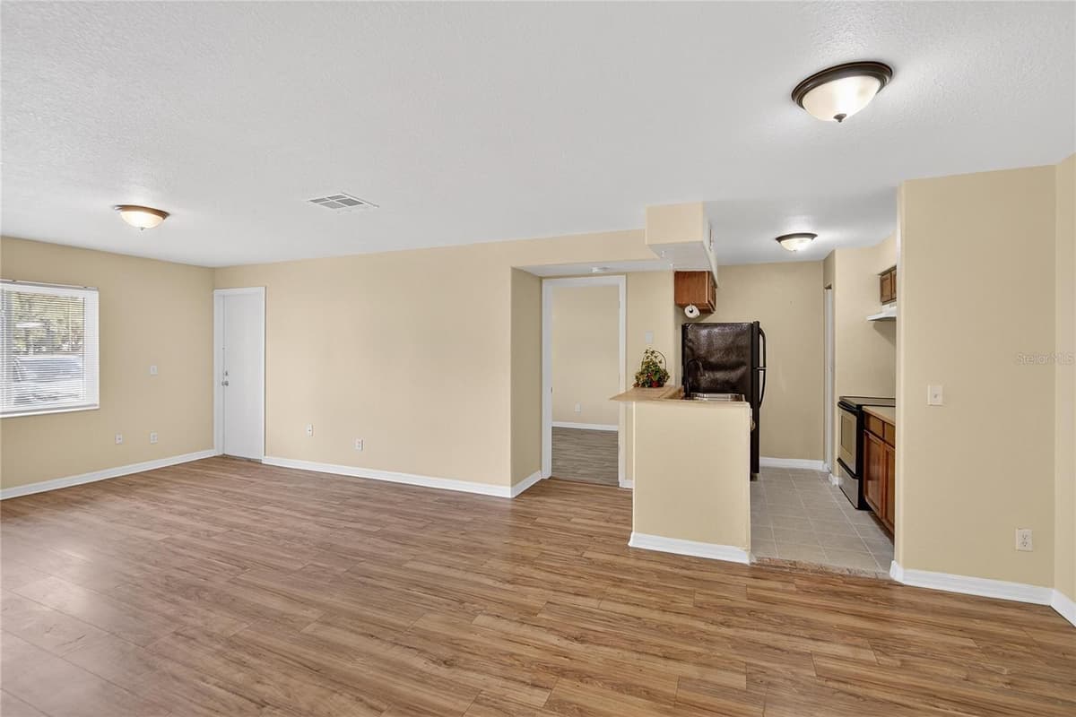 202 RED MAPLE PLACE — photo 6 of 58