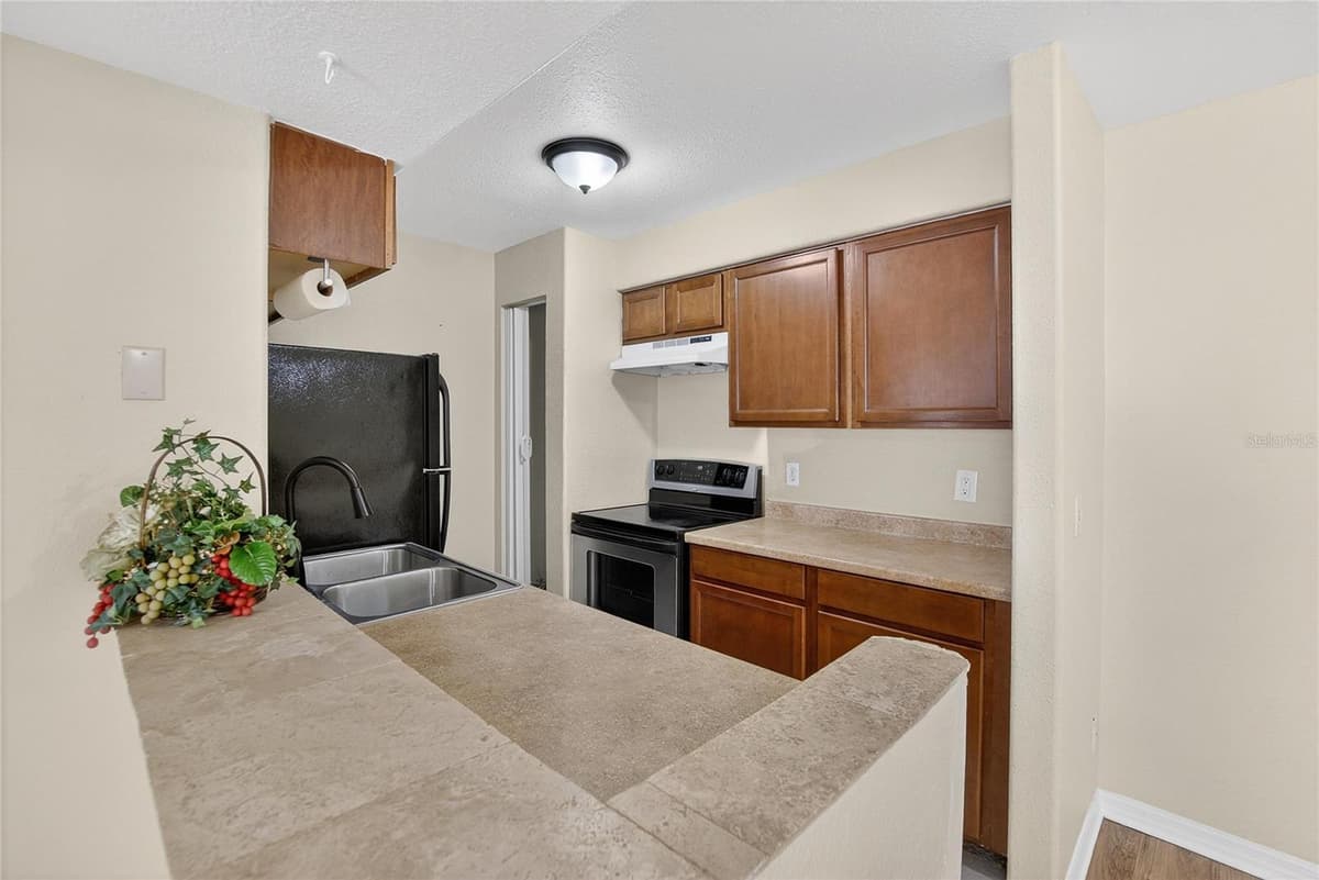 202 RED MAPLE PLACE — photo 11 of 58