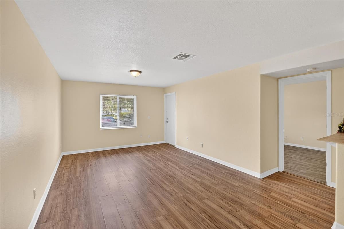 202 RED MAPLE PLACE — photo 7 of 58