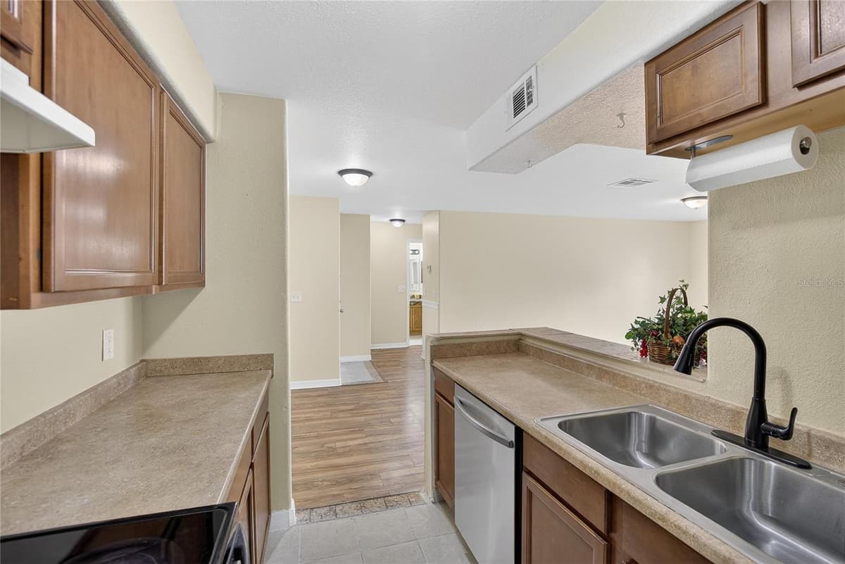 202 RED MAPLE PLACE — photo 13 of 58