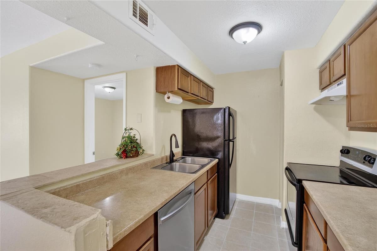 202 RED MAPLE PLACE — photo 12 of 58