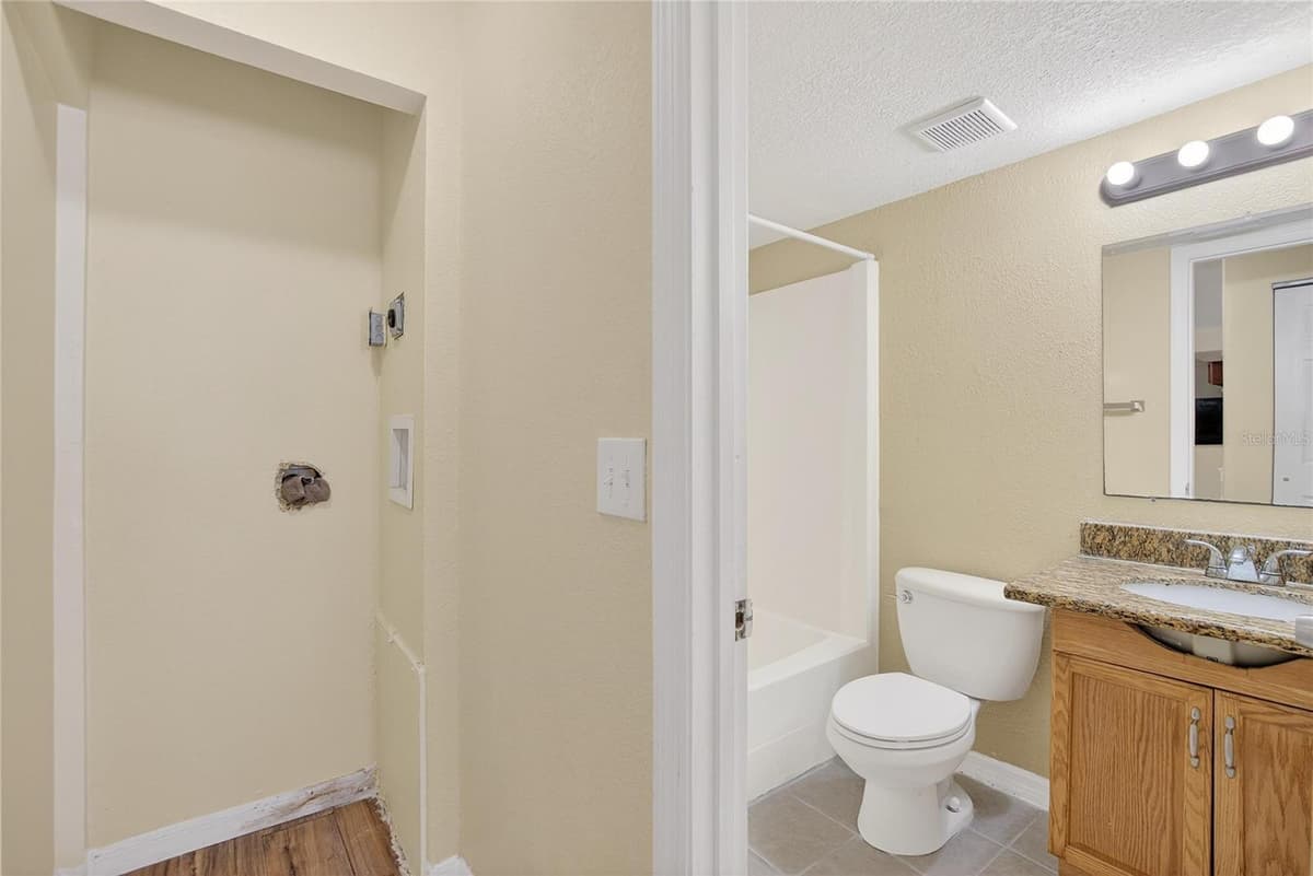202 RED MAPLE PLACE — photo 15 of 58