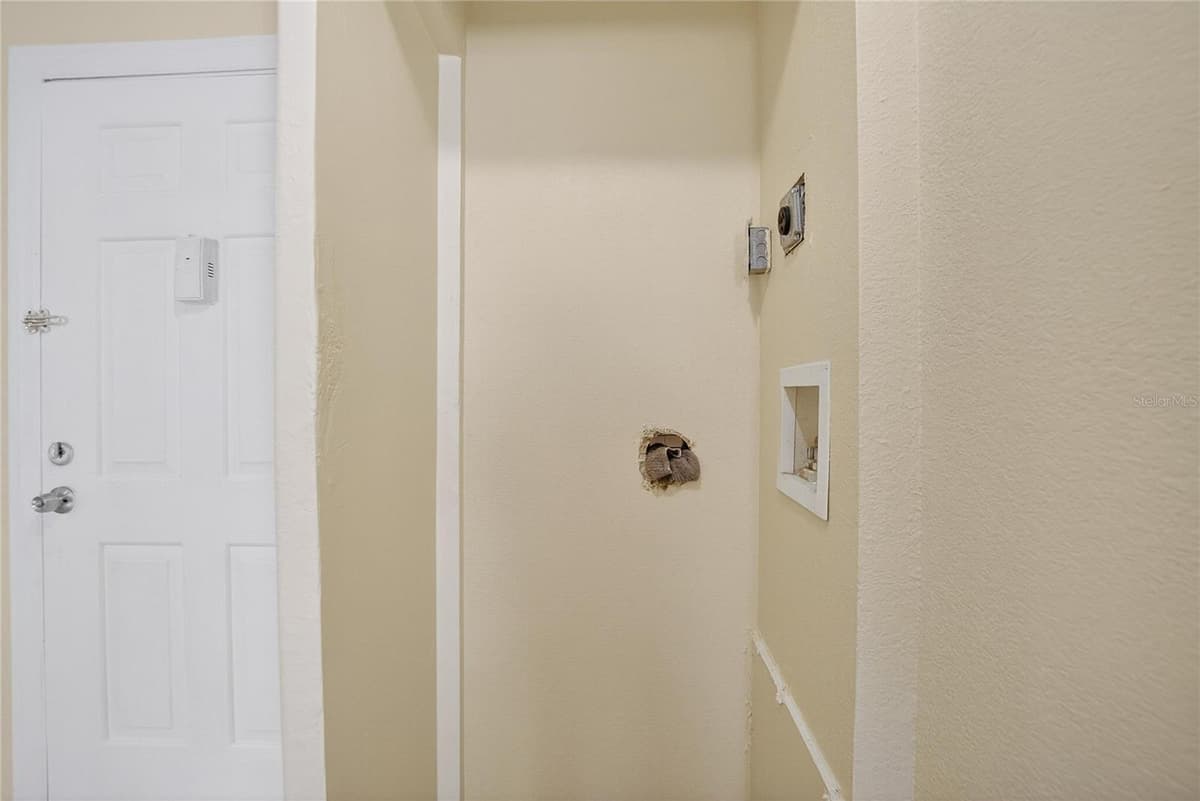 202 RED MAPLE PLACE — photo 16 of 58