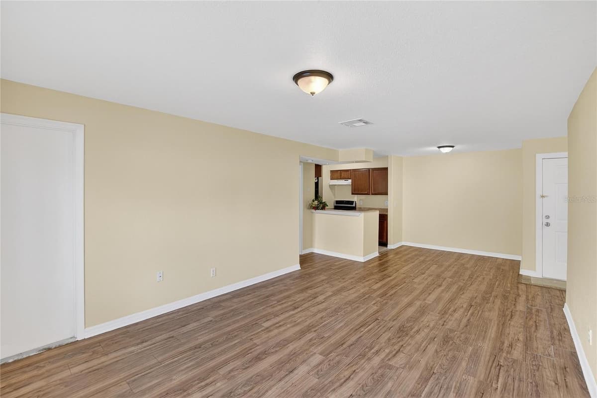 202 RED MAPLE PLACE — photo 9 of 58