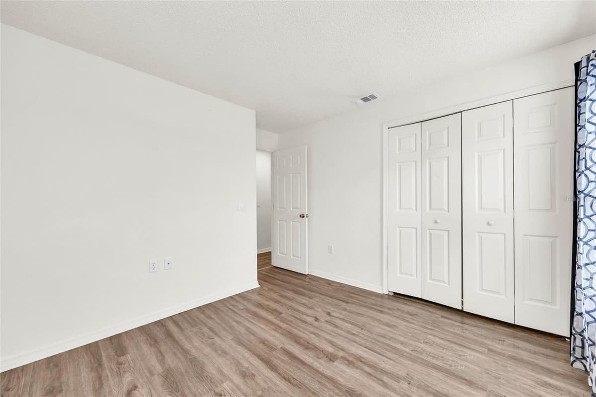 2400 WOLF CREEK DRIVE — photo 29 of 35
