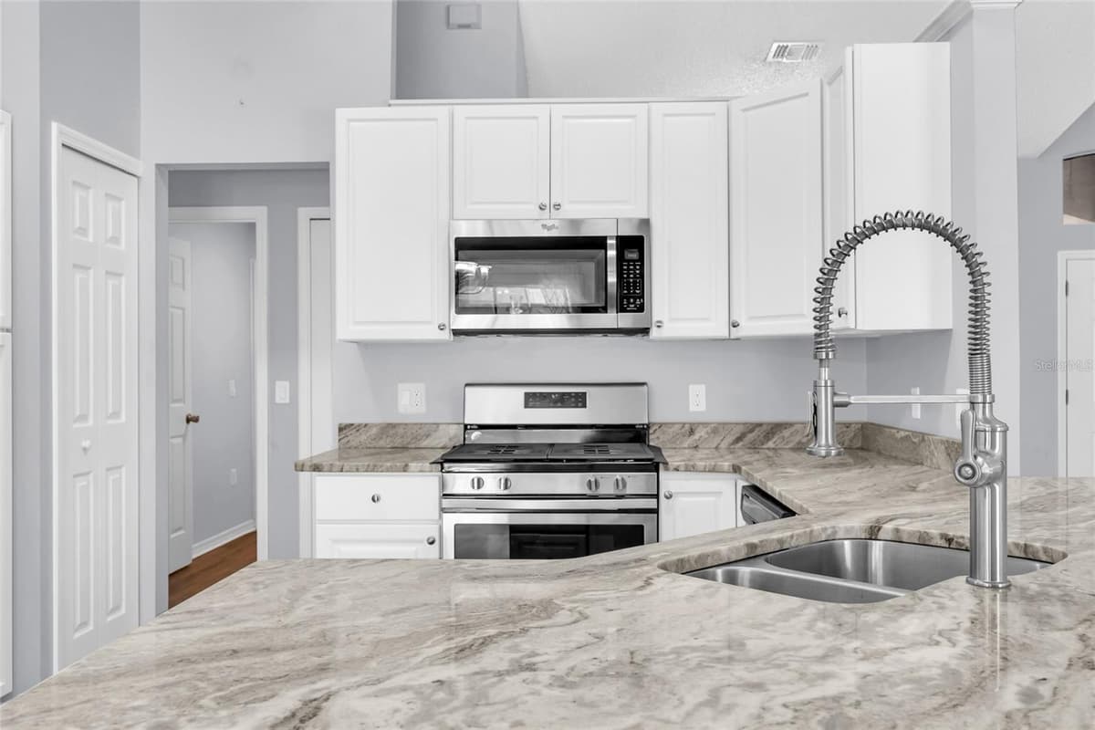 2400 WOLF CREEK DRIVE — photo 10 of 35