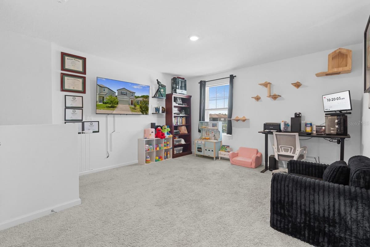 38465 HONEYSUCKLE DRIVE — photo 14 of 47