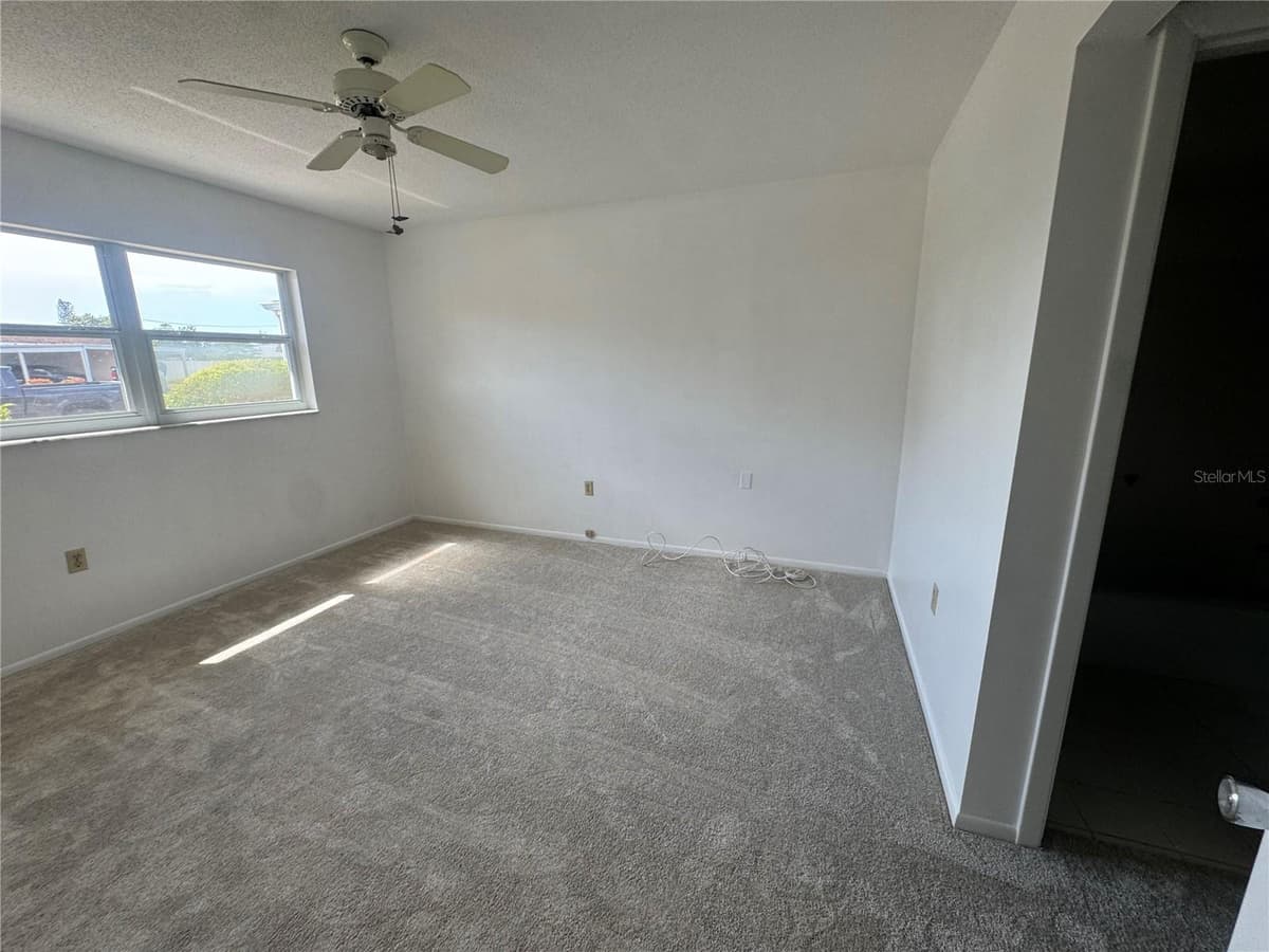 652 PARK CIRCLE — photo 7 of 22