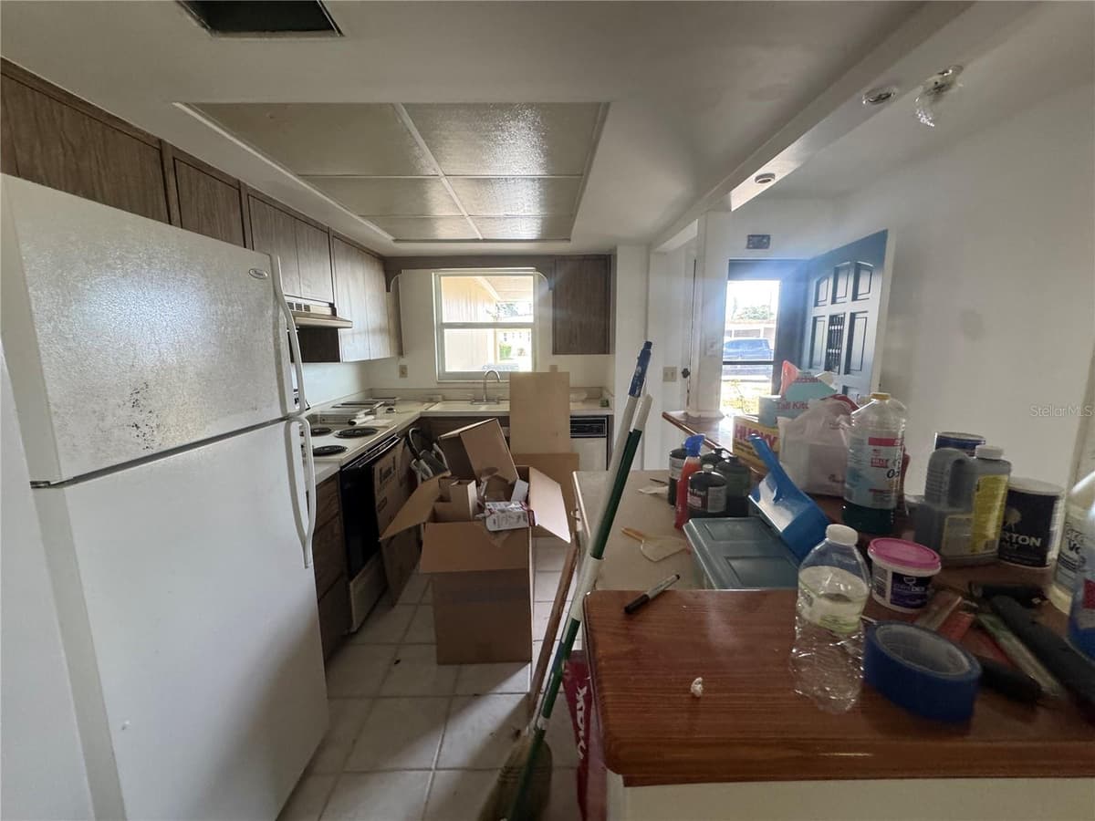 652 PARK CIRCLE — photo 11 of 22