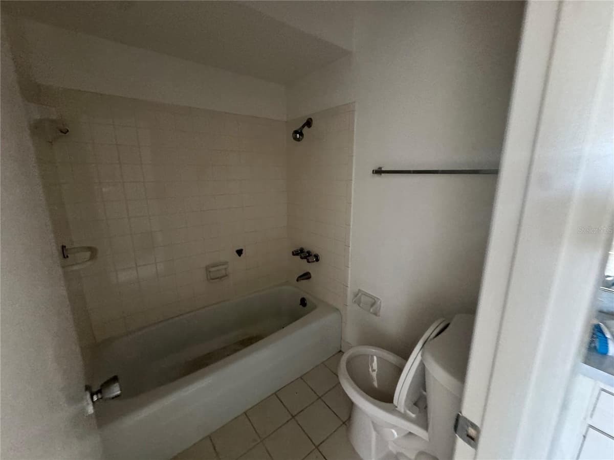 652 PARK CIRCLE — photo 9 of 22
