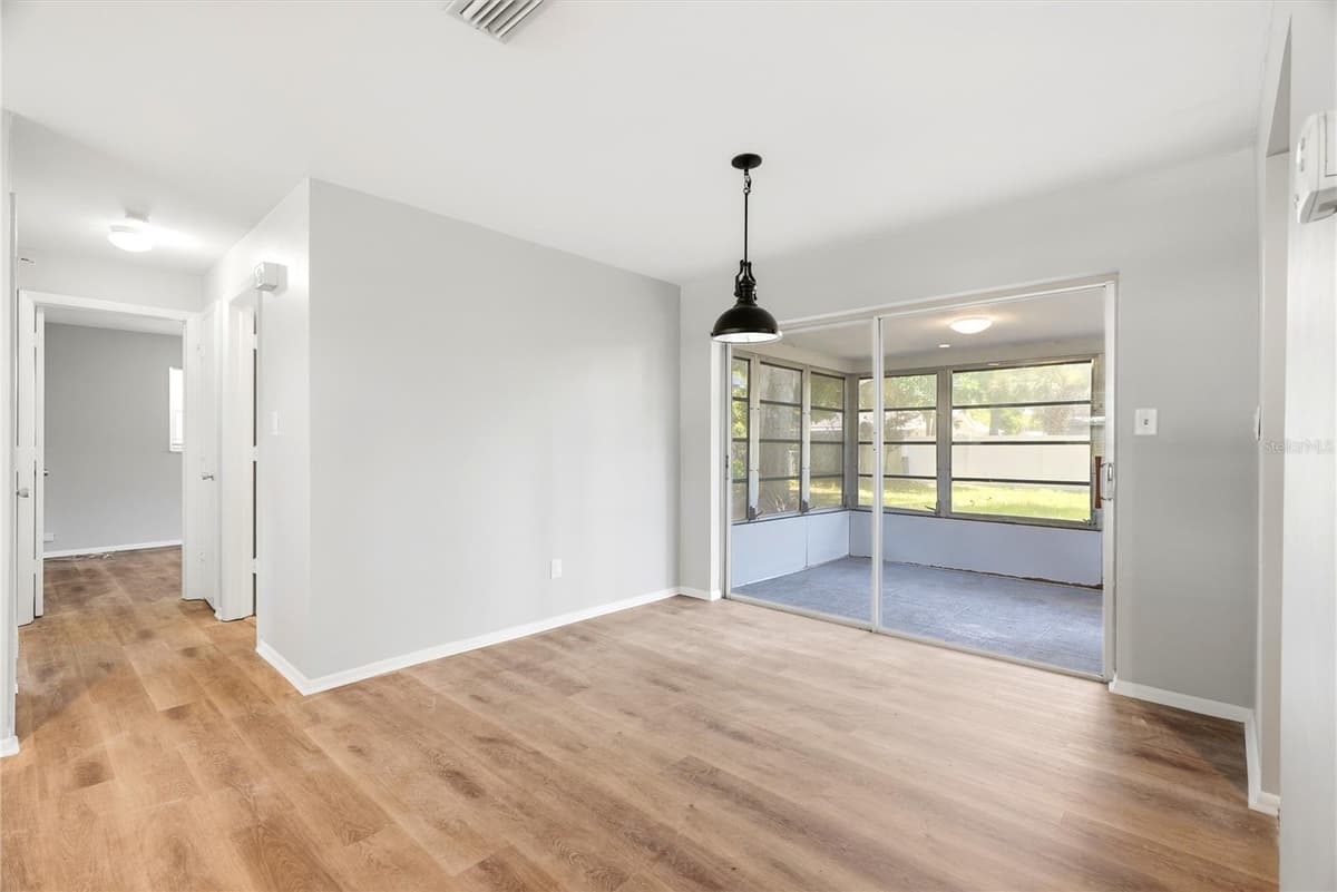 2437 RUTLAND LANE — photo 5 of 32