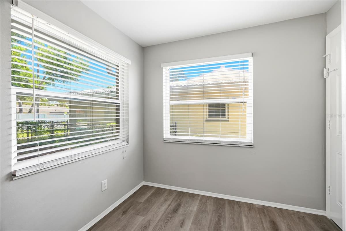 2437 RUTLAND LANE — photo 7 of 32