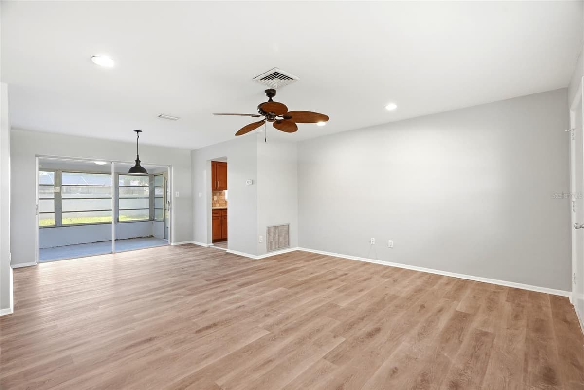 2437 RUTLAND LANE — photo 4 of 32