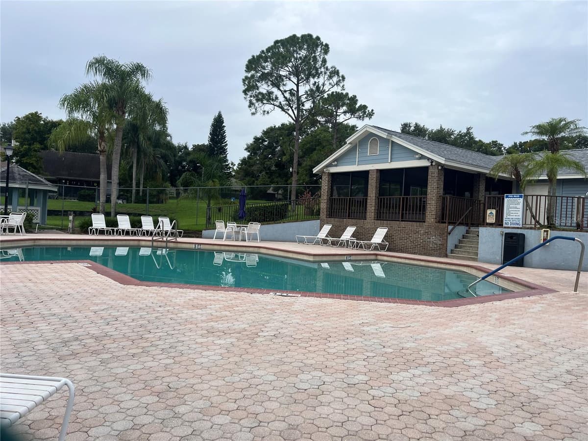 2387 BENTLEY DRIVE — photo 15 of 17
