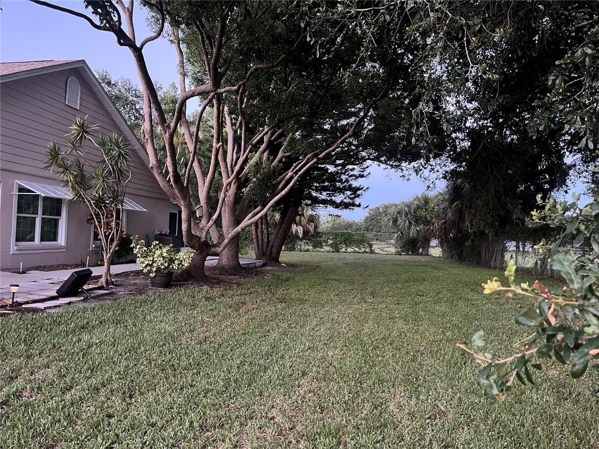 2387 BENTLEY DRIVE — photo 14 of 17