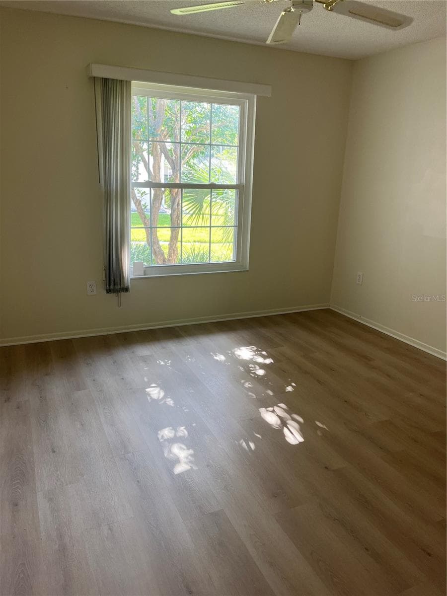 2387 BENTLEY DRIVE — photo 8 of 17