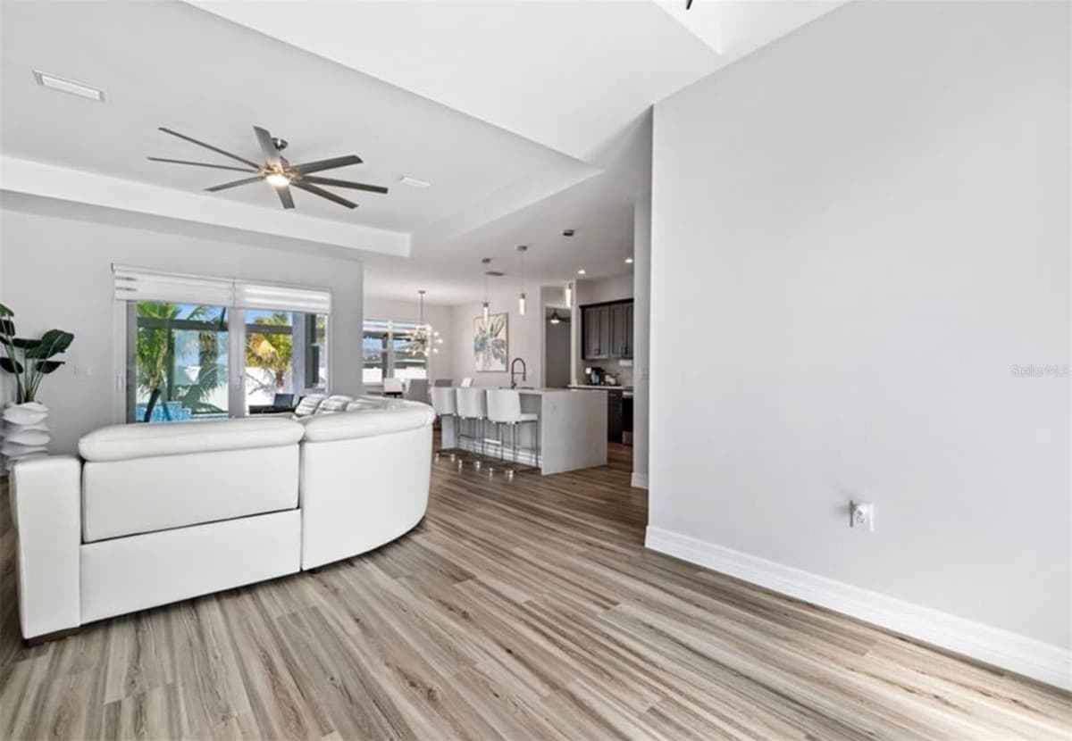 1017 15TH TERRACE — photo 4 of 40