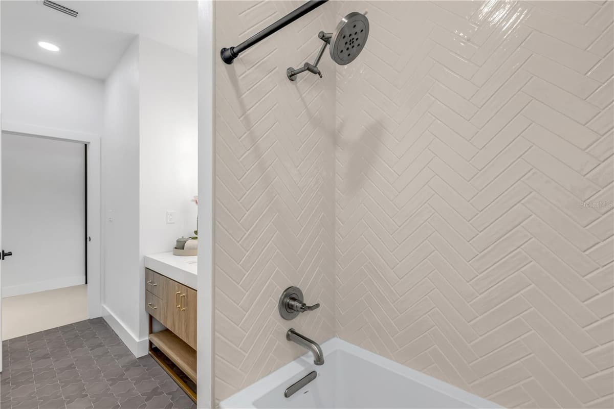 813 1ST AVENUE — photo 45 of 74