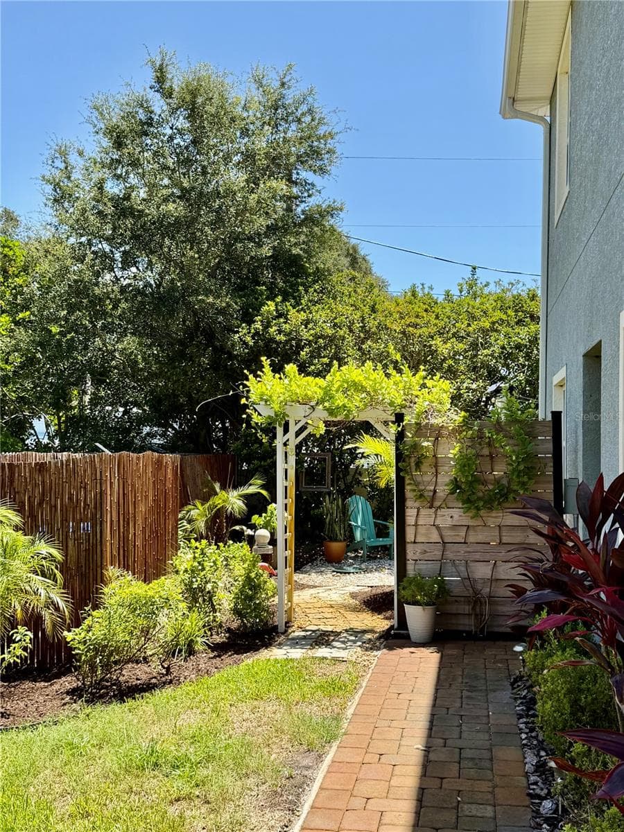281 ASHLEY COURT — photo 4 of 45