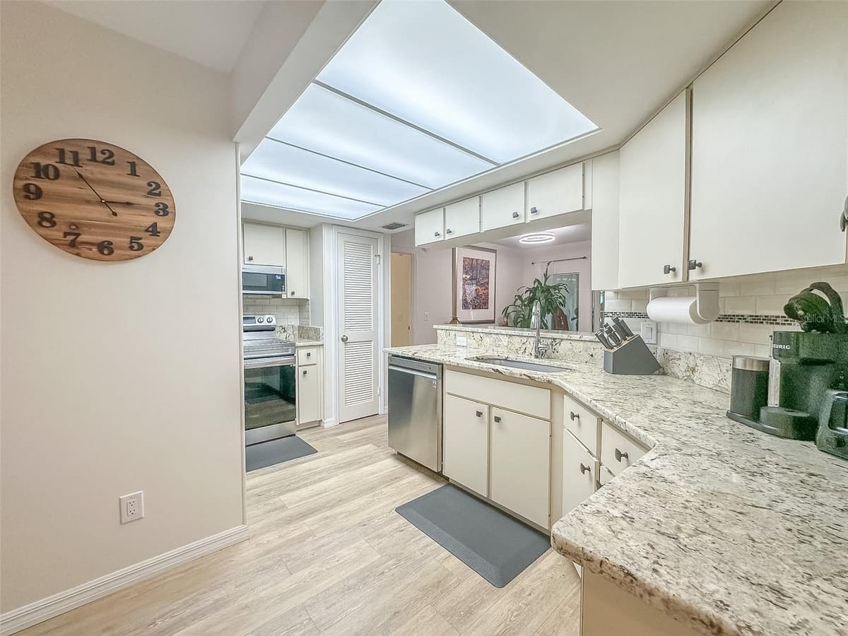 5941 DEDHAM TRAIL — photo 8 of 36