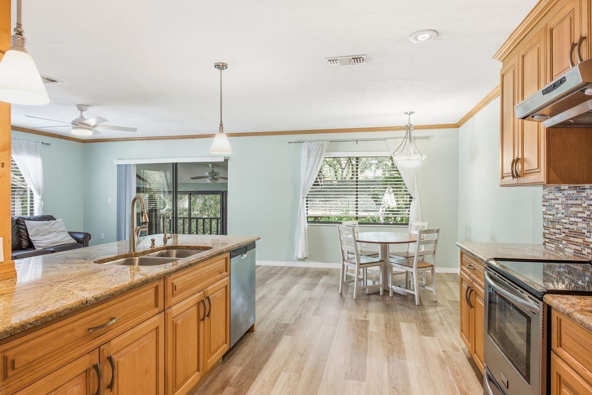 511 MISTLETOE COURT — photo 9 of 28