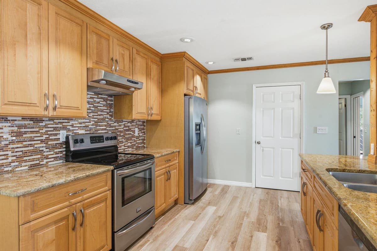 511 MISTLETOE COURT — photo 10 of 28