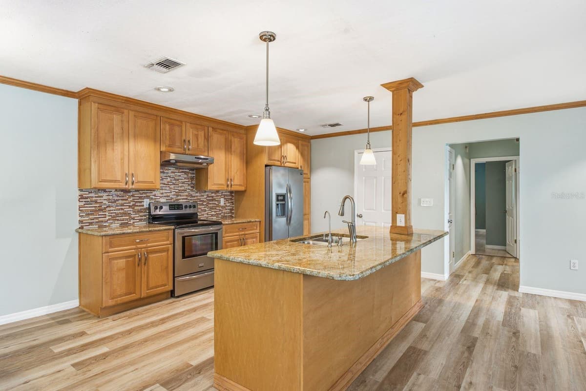 511 MISTLETOE COURT — photo 7 of 28
